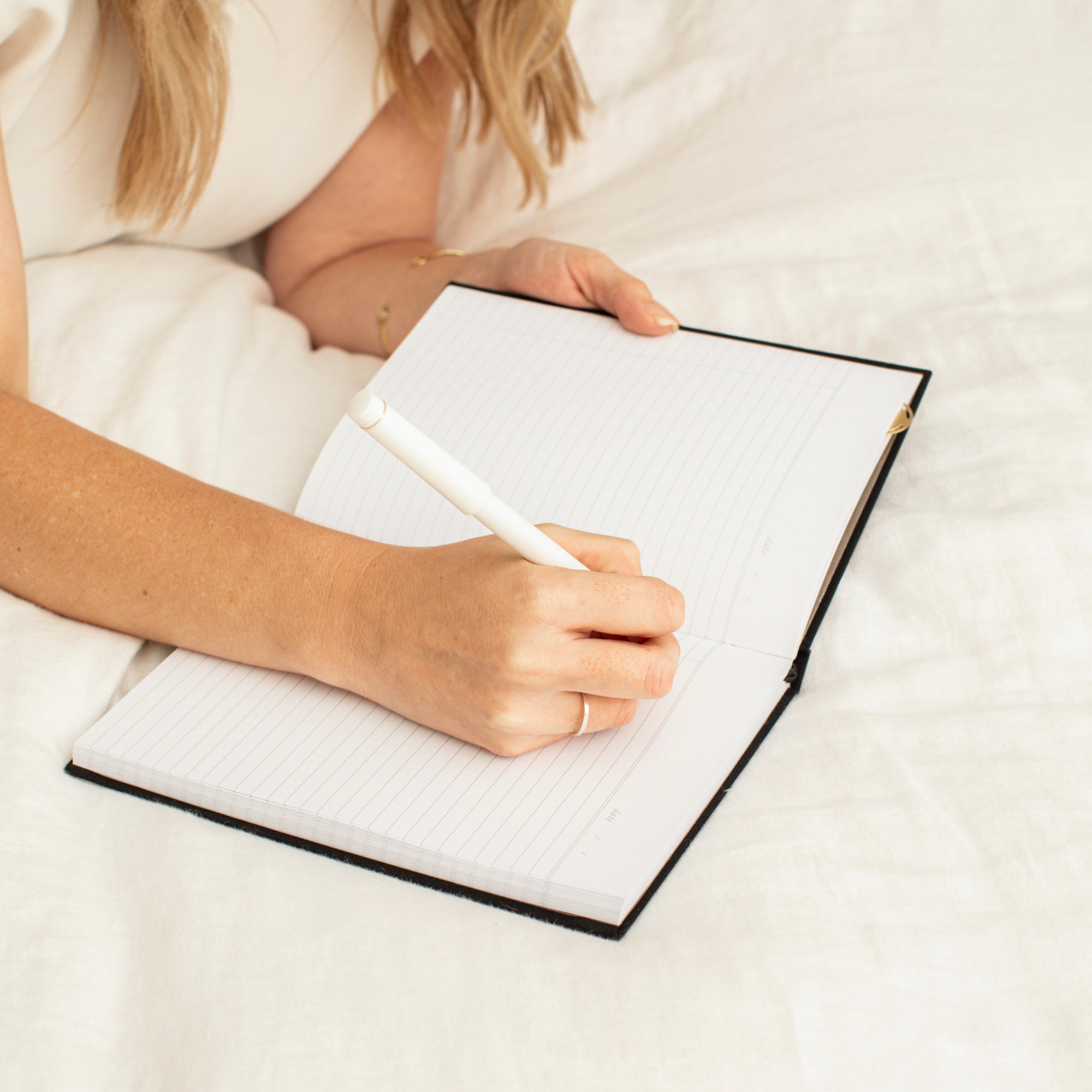 Jt Embroidered Bee Journal Set